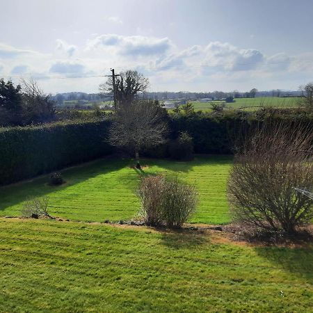 4 Bedroom, 15 Min To Limerick City Quiet Retreat. ภายนอก รูปภาพ