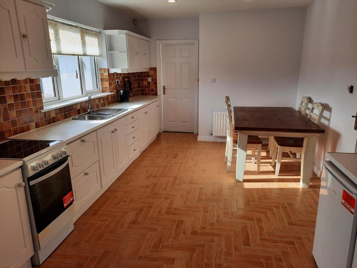 4 Bedroom, 15 Min To Limerick City Quiet Retreat. ภายนอก รูปภาพ