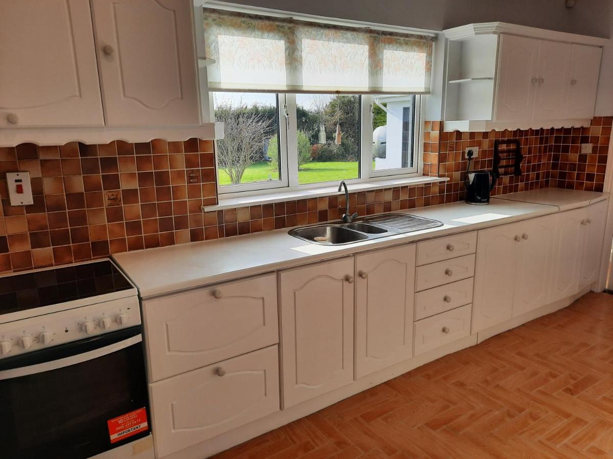 4 Bedroom, 15 Min To Limerick City Quiet Retreat. ภายนอก รูปภาพ